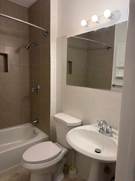 Main Bathroom - 35 Gates Ave