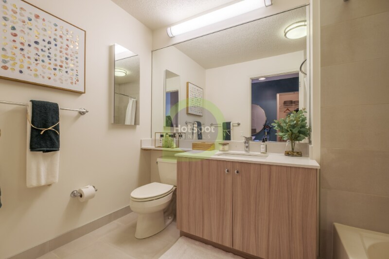 Building Photo - 542 N Kingsbury St