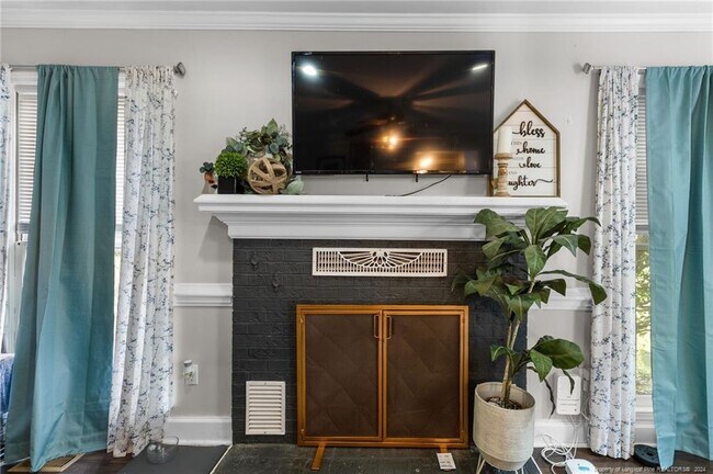 Building Photo - 3532 Kelburn Dr