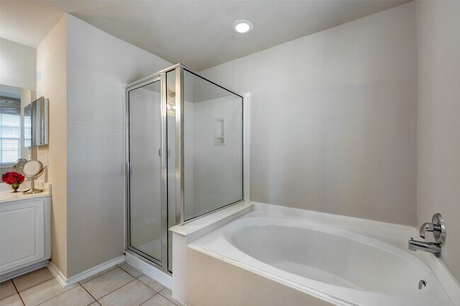 Building Photo - 16535 Cairngrove Ln