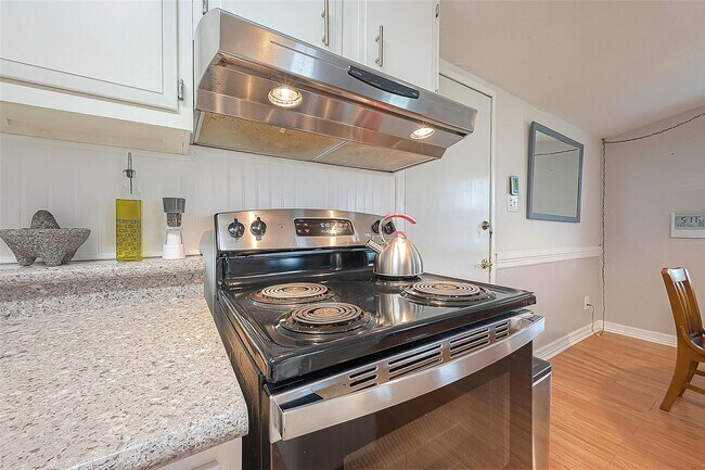 Building Photo - 2520 Richmond St