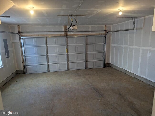 Building Photo - 212 Swan Fld Ave