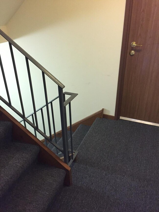 Building Stairwell - 1526 N River West Ct