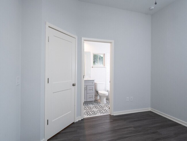 Building Photo - Porter's Parkside - 4 Bedroom, 4 Bathroom ...