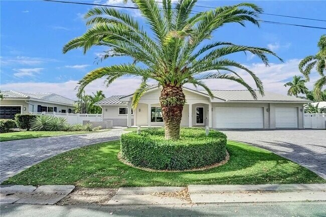 Building Photo - 2830 NE 55th St