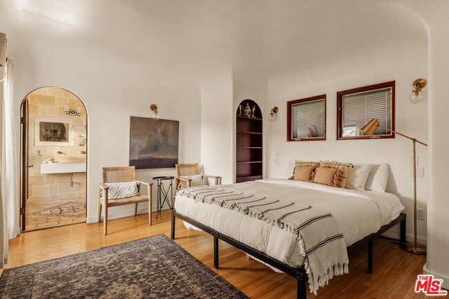 Building Photo - 2002 N Las Palmas Ave