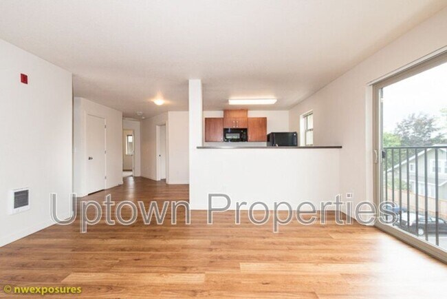 Building Photo - 4775 SW Franklin Ave