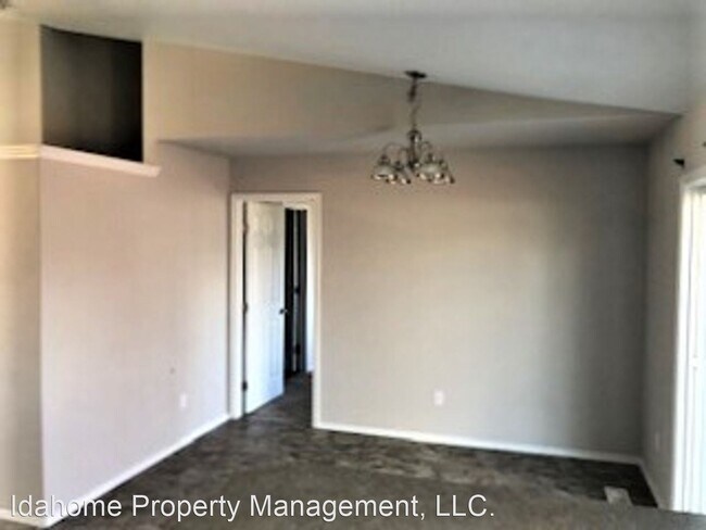 Building Photo - 4 br, 2.5 bath House - 610 E Blue Heron St