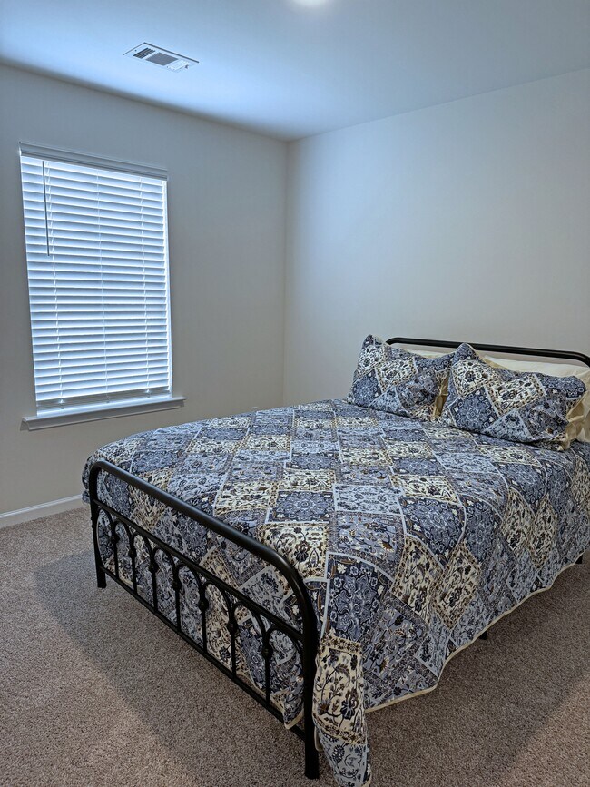 Building Photo - 230 Pedric Dr