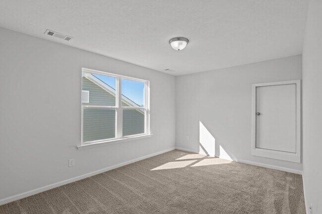 Building Photo - 8163 Snelling Dr