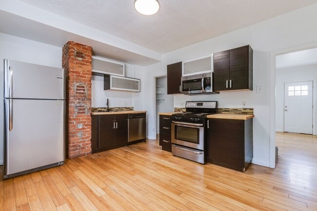 Building Photo - 1002 E Warrington Ave