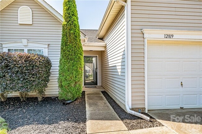 Building Photo - 12819 Slade Castle Ct