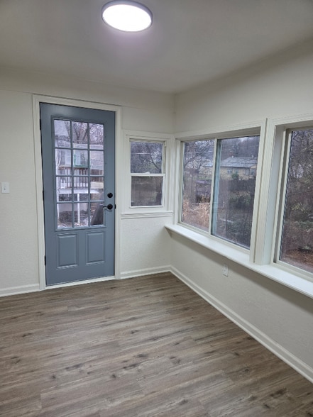 Building Photo - 1600 E 77th Terrace