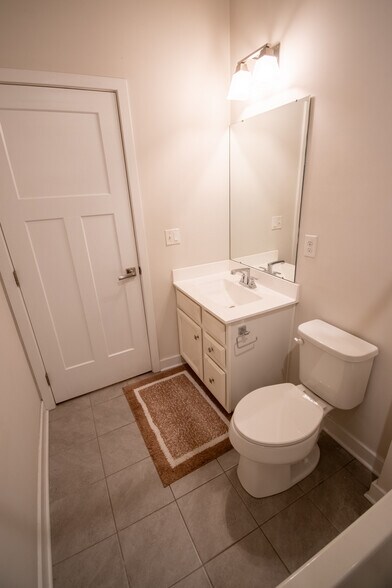 3rd flr full bath - 914 Avast Way