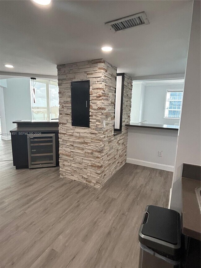 Building Photo - 4001 S Ocean Dr