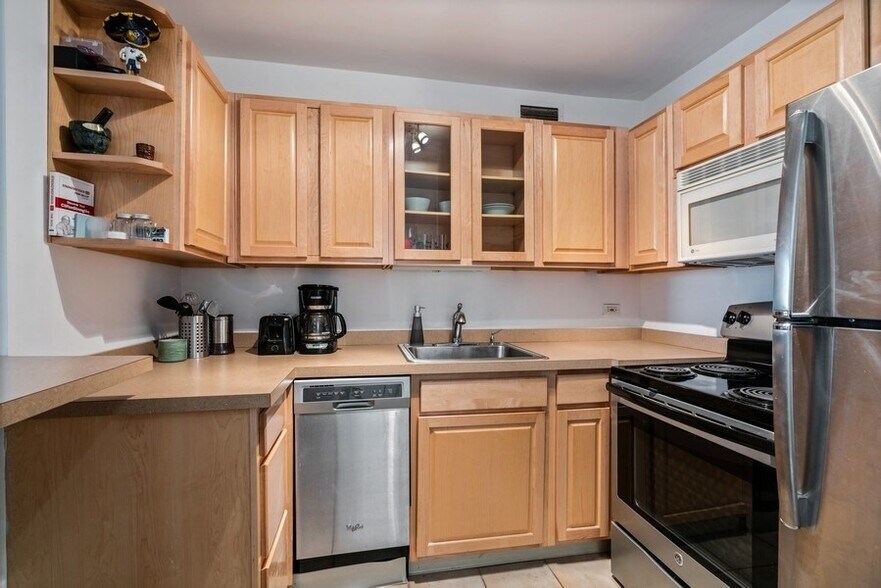 Building Photo - 1030 N State St