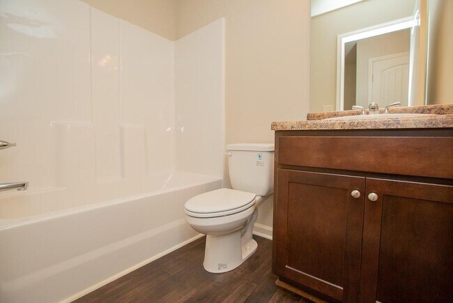 Building Photo - 370 Turtle Creek Dr