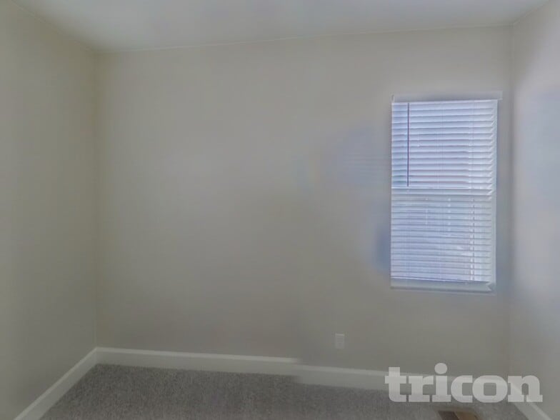 Building Photo - 2290 St Claire Dr