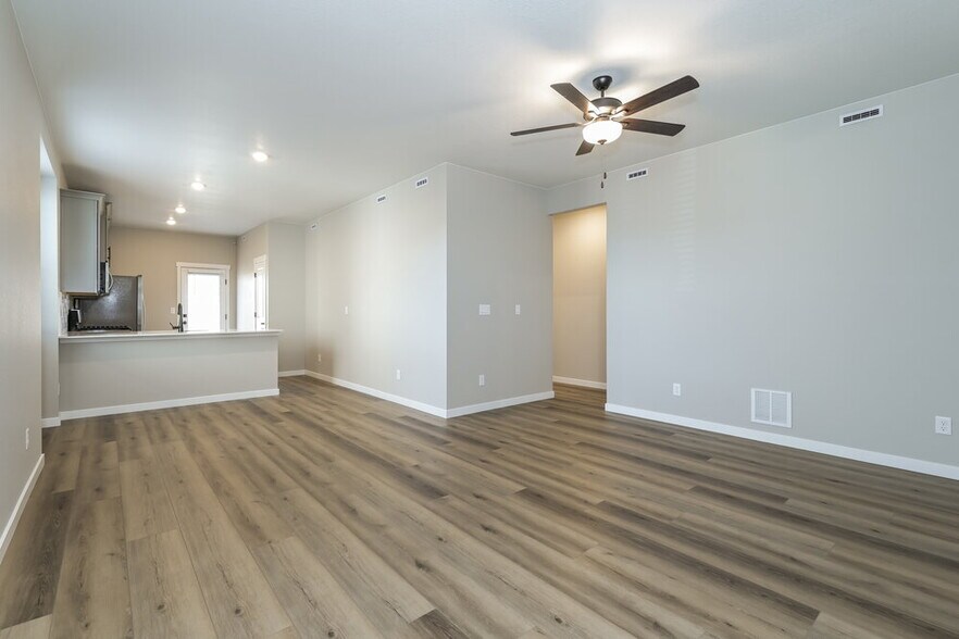 Building Photo - 9458 Yampa St