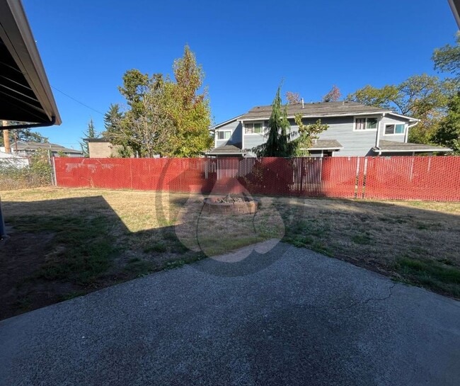 Building Photo - Ready to Move In!!!!  3 Bedroom 1 Bathroom...