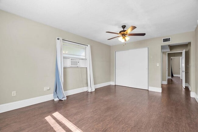 Building Photo - 618 Glenoak St N