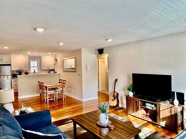 Building Photo - 25 Arlington Rd