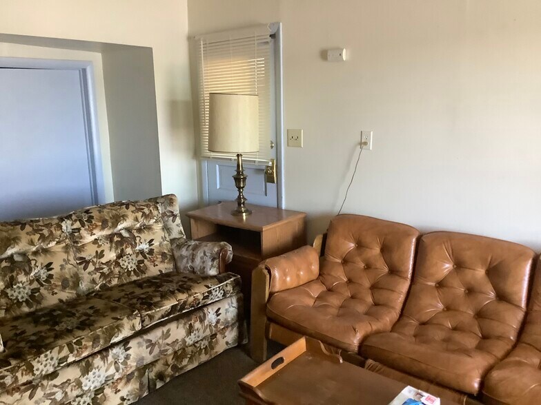 Building Photo - 5077 W Lake Rd