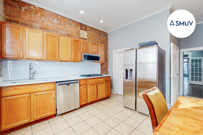 Primary Photo - 225 E 25th St