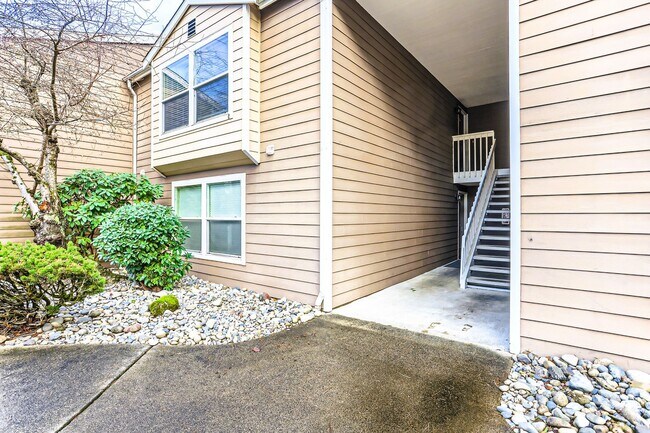 Building Photo - AVAILABLE AUGUST 1, 2026 >> Stunning 2BR/2BA Condo For Rent in Bellevue!! W/S/G Included!!!