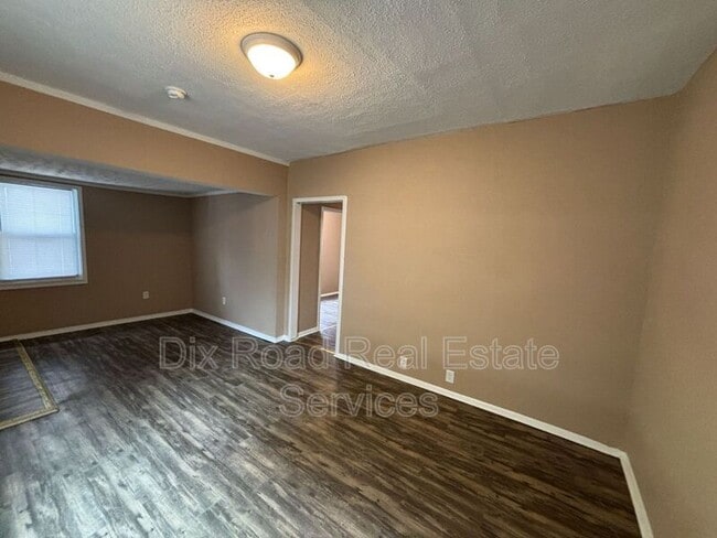 Building Photo - 917 Prytania Ave