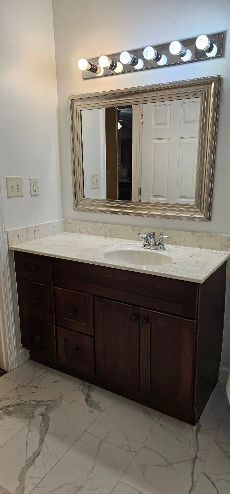 Full bath - 2701 Patrick Rd