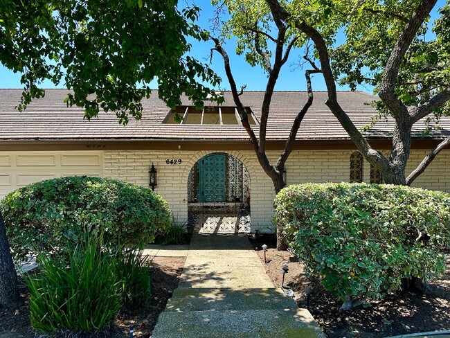 Building Photo - Beautiful Hilltop Del Cerro House with Amazing Views As Far As The Ocean!