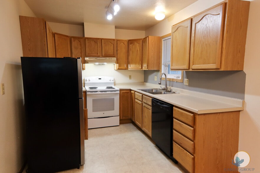 Building Photo - 213 Yukon Dr