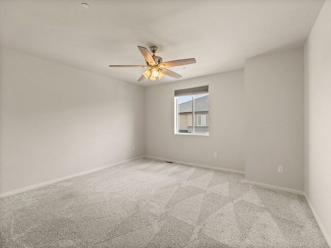 Building Photo - Beautiful 3 Bed 2.5 Bath Townhome in North...