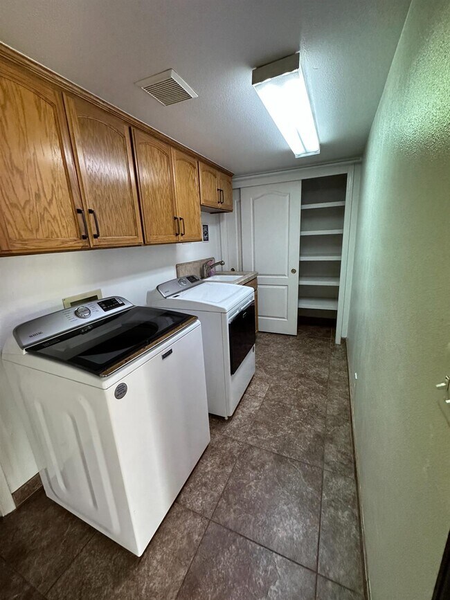 Building Photo - 3040 Boulder Ave