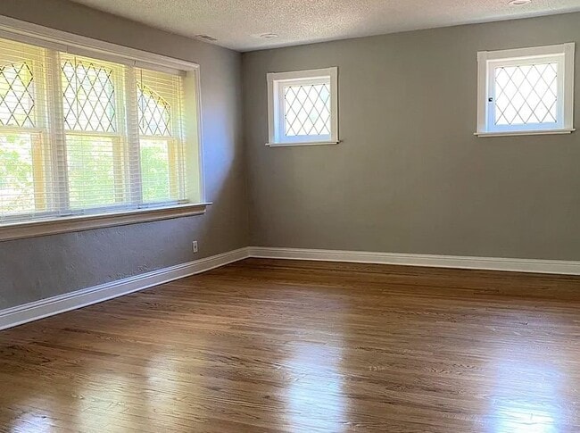 Building Photo - 7130 Amherst Ave