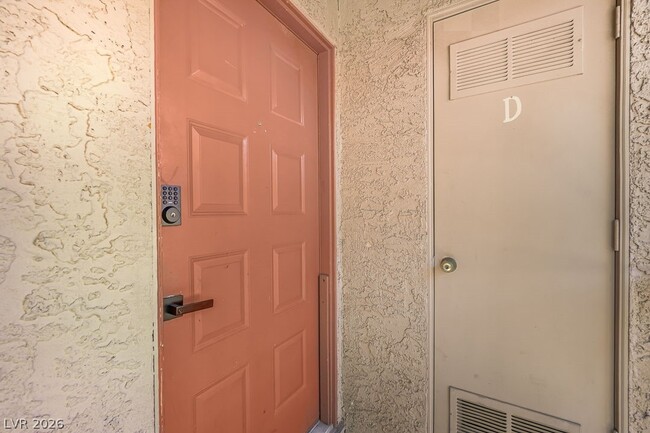 Building Photo - 5576 W Rochelle Ave.