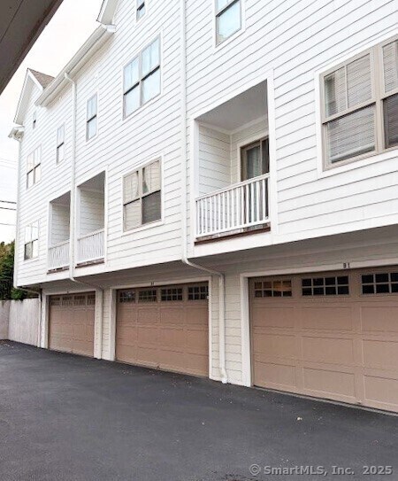 Building Photo - 1 Howard Ave