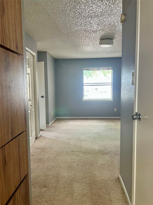 Building Photo - 10203 Forum Park Dr