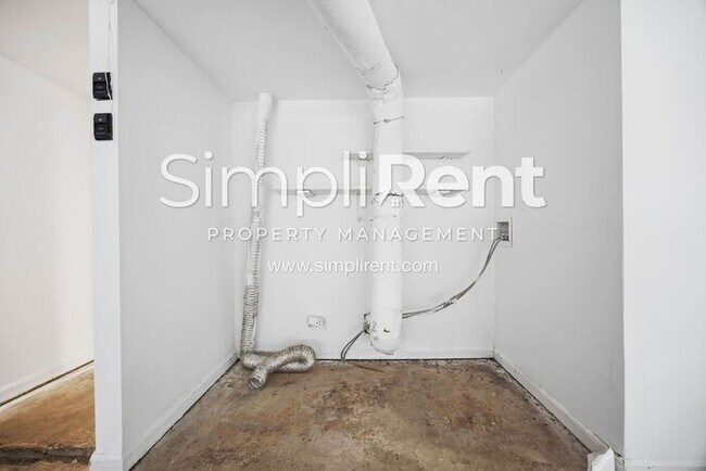 Building Photo - Beautifully Updated 4 Bedroom Home in Decatur! -1st month's Rent FREE with a 13-month lease!