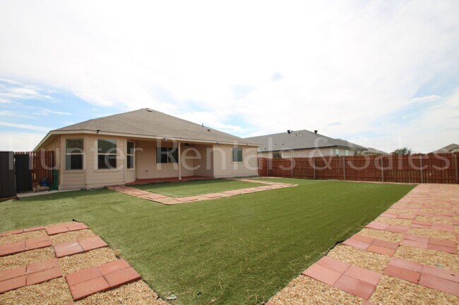 Building Photo - Classic Charm Meets Modern Comfort