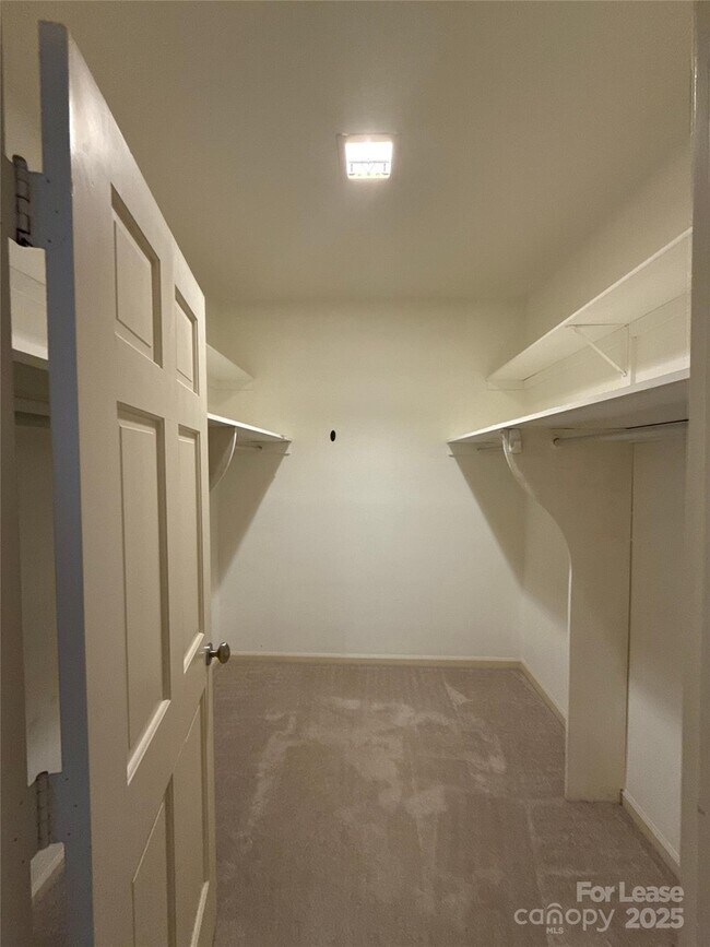 Building Photo - 1016 Queens Rd