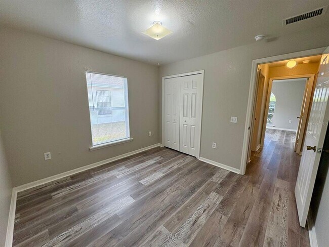 Building Photo - 609 Tamarin Ln