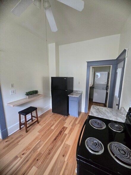 Building Photo - 1717 S Moffet Ave