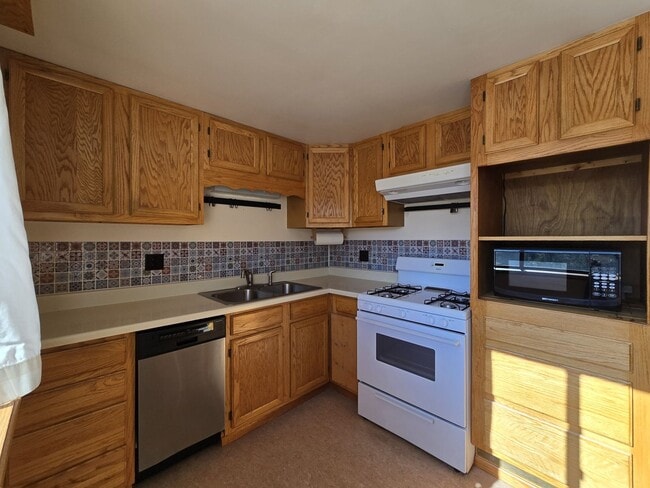 Building Photo - 3509 Pueblo Dr