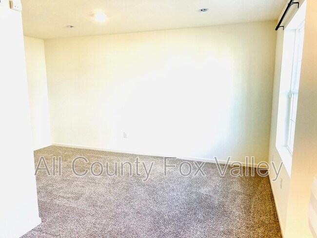 Building Photo - 1480 Yosemite Wy