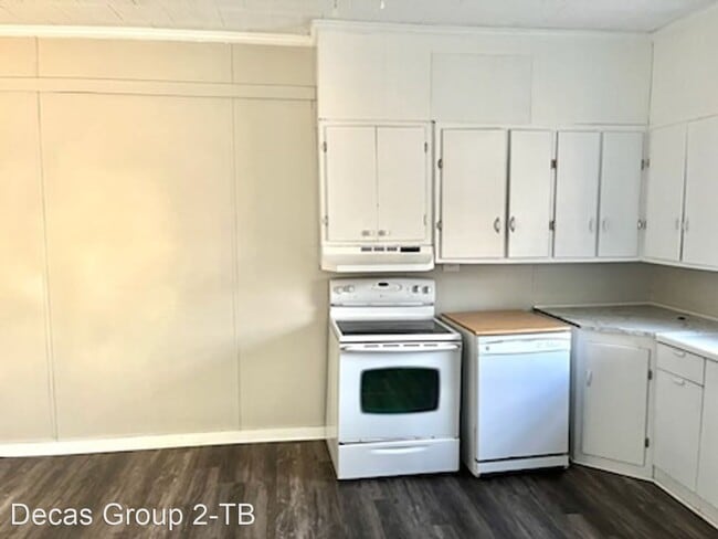 Building Photo - 4 br, 1.5 bath House - 5102 Cedar St.