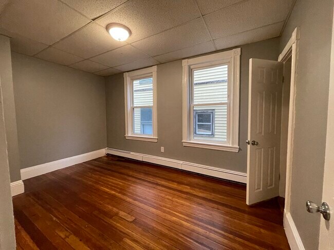 Building Photo - 122 Thornton St