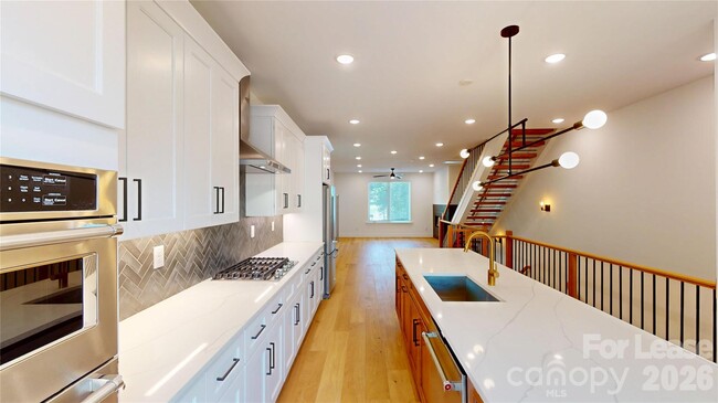 Building Photo - 156 Mattoon St