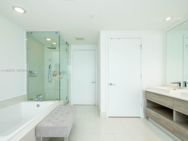 Building Photo - 650 NE 32nd St